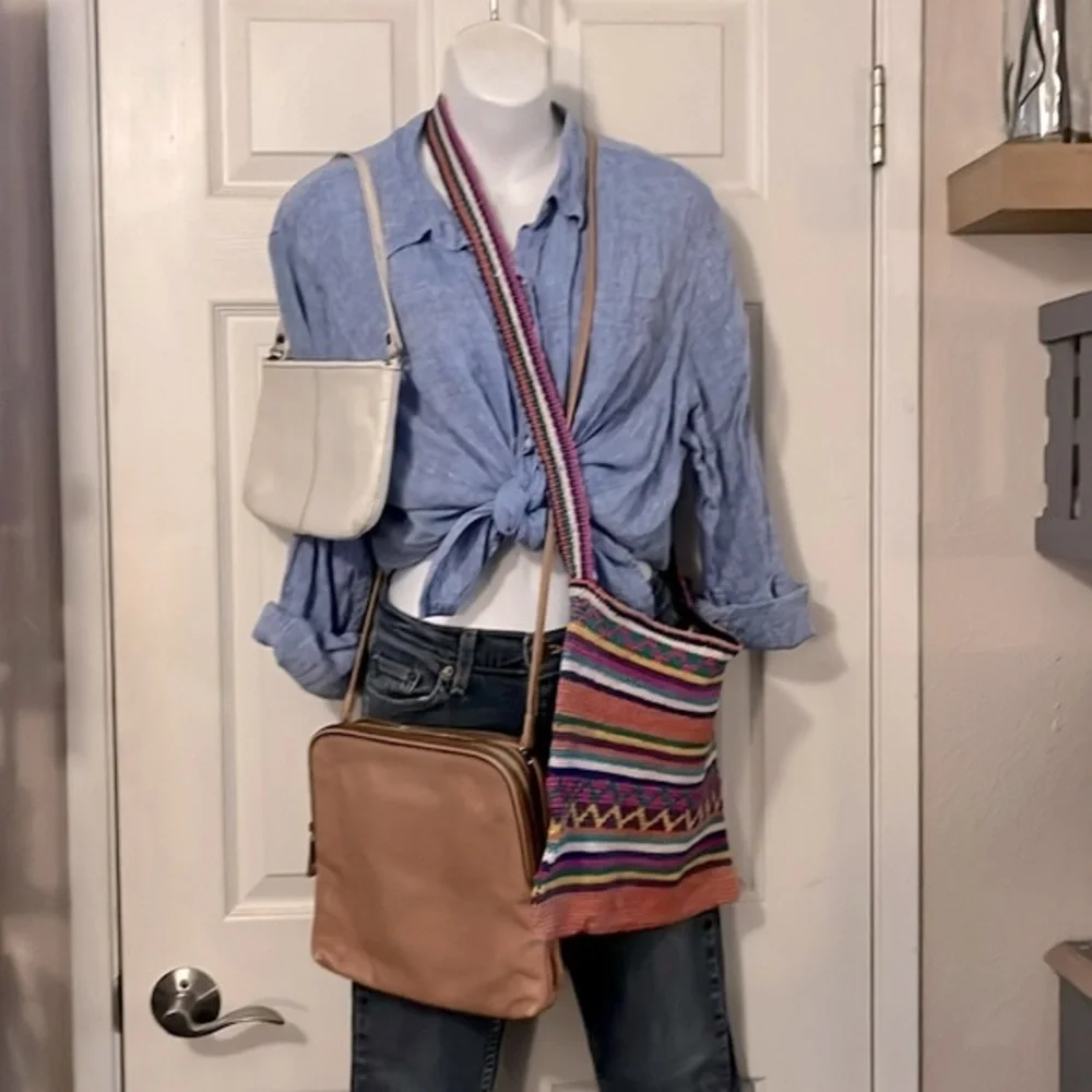 Banana Republic Boho Rug & Tan Leather Bag Gap Off White Leather Wristlet Bundle